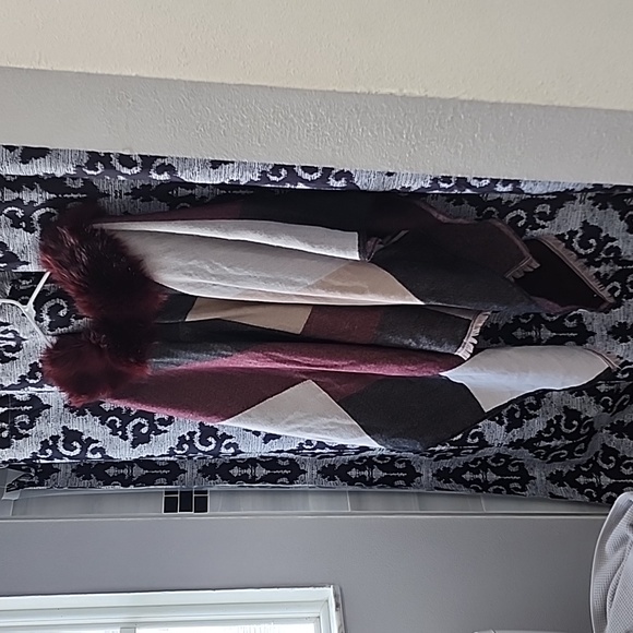 Shawl - Picture 2 of 2